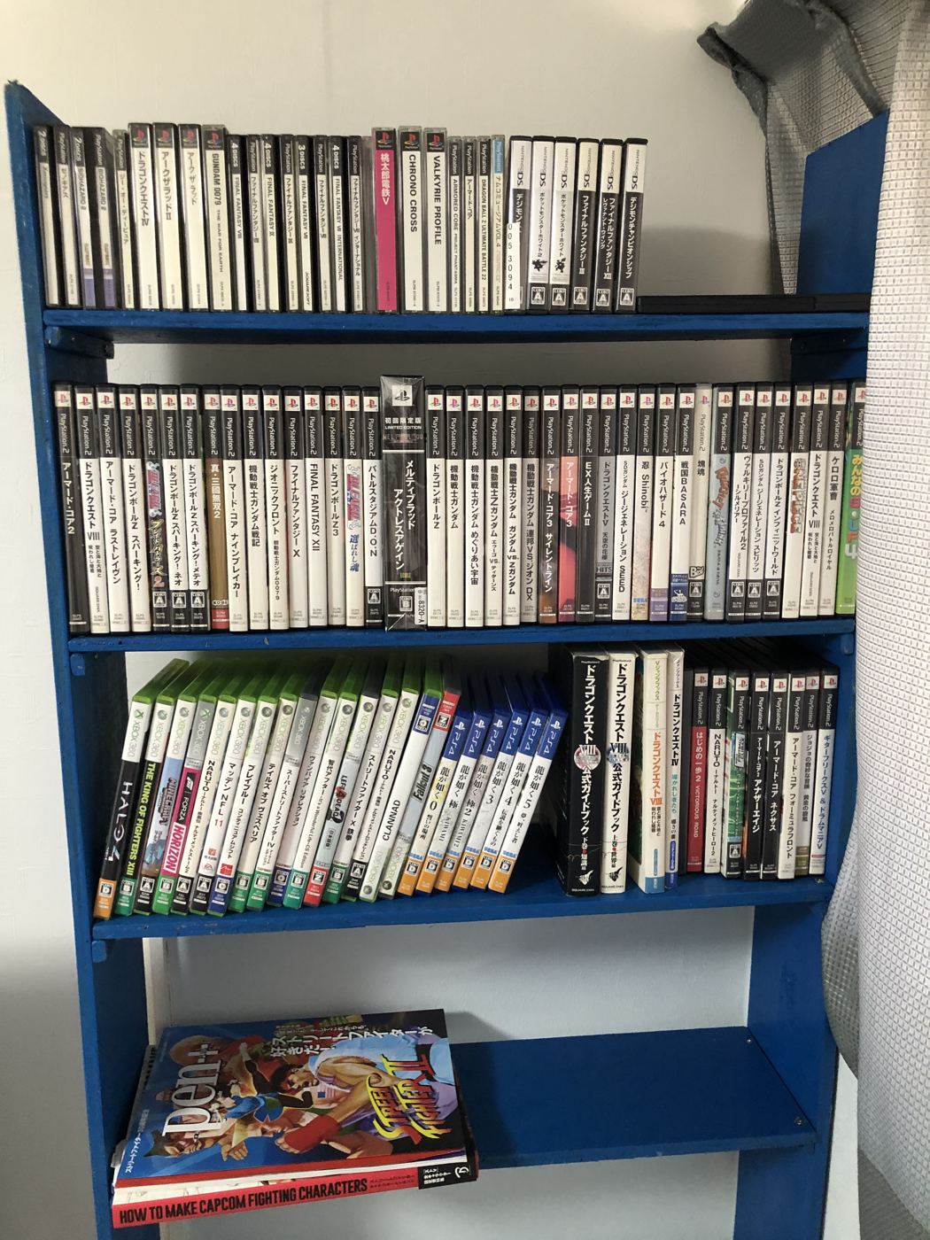 ゲームソフトが並ぶ棚